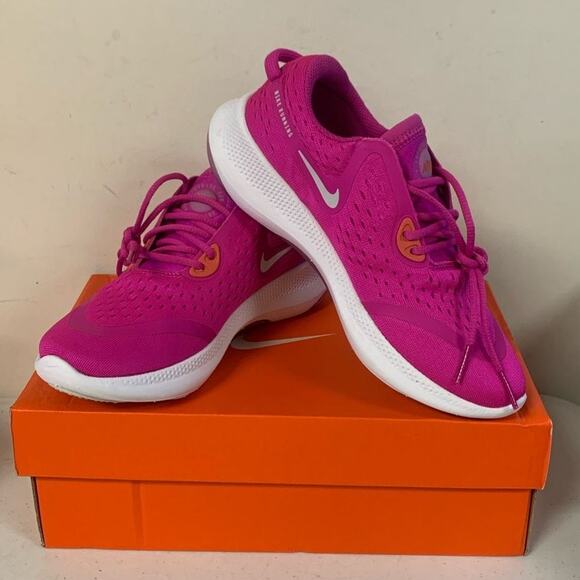 NIKE WOMENS SIZE 5.5 JOYRIDE DUAL RUN RUNNING SHOES, PINK - Picture 1 of 9
